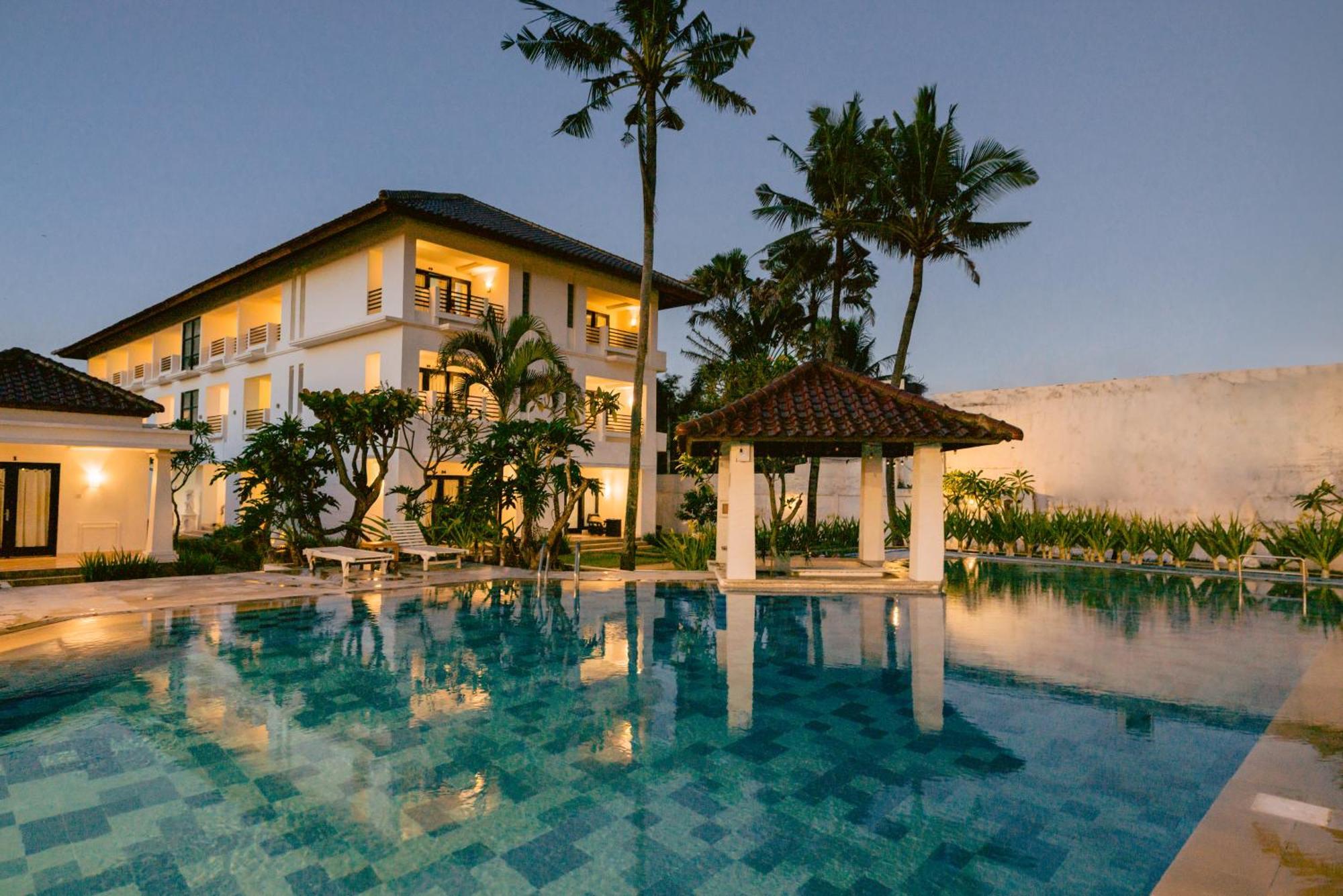 Legong Keraton Beach Hotel Canggu Buitenkant foto