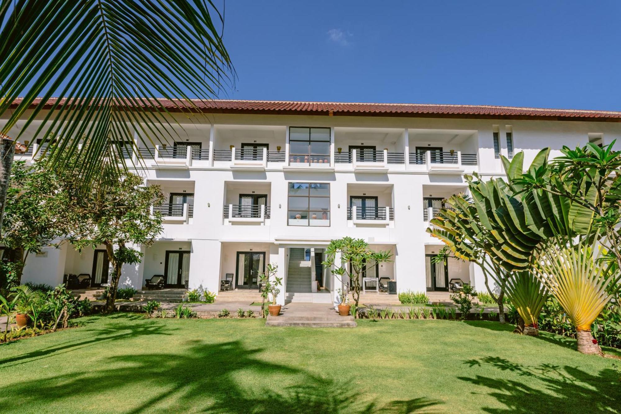 Legong Keraton Beach Hotel Canggu Buitenkant foto