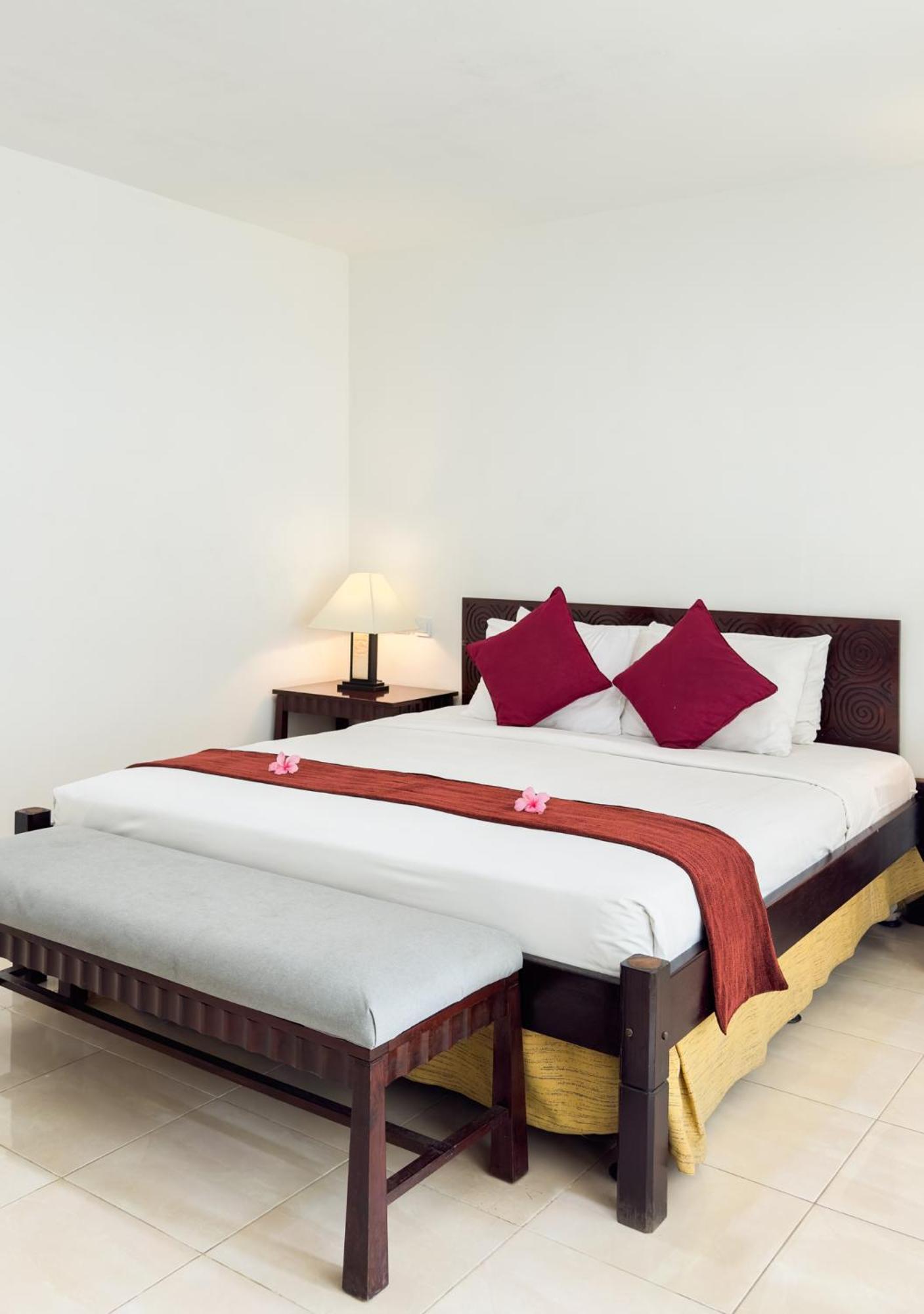 Legong Keraton Beach Hotel Canggu Buitenkant foto